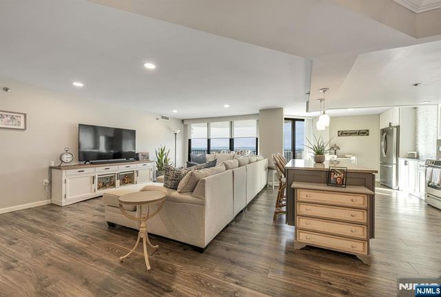 245 Prospect Avenue 14D, Hackensack, NJ 07601