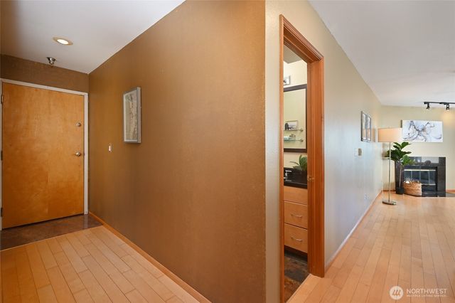4226 Beach Drive SW #303, Seattle, WA 98116