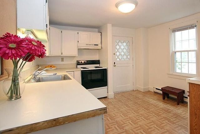 42 Lee Avenue, Newport, RI 02840