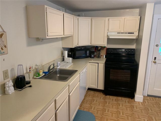 42 Lee Avenue, Newport, RI 02840