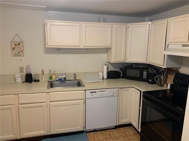 42 Lee Avenue, Newport, RI 02840