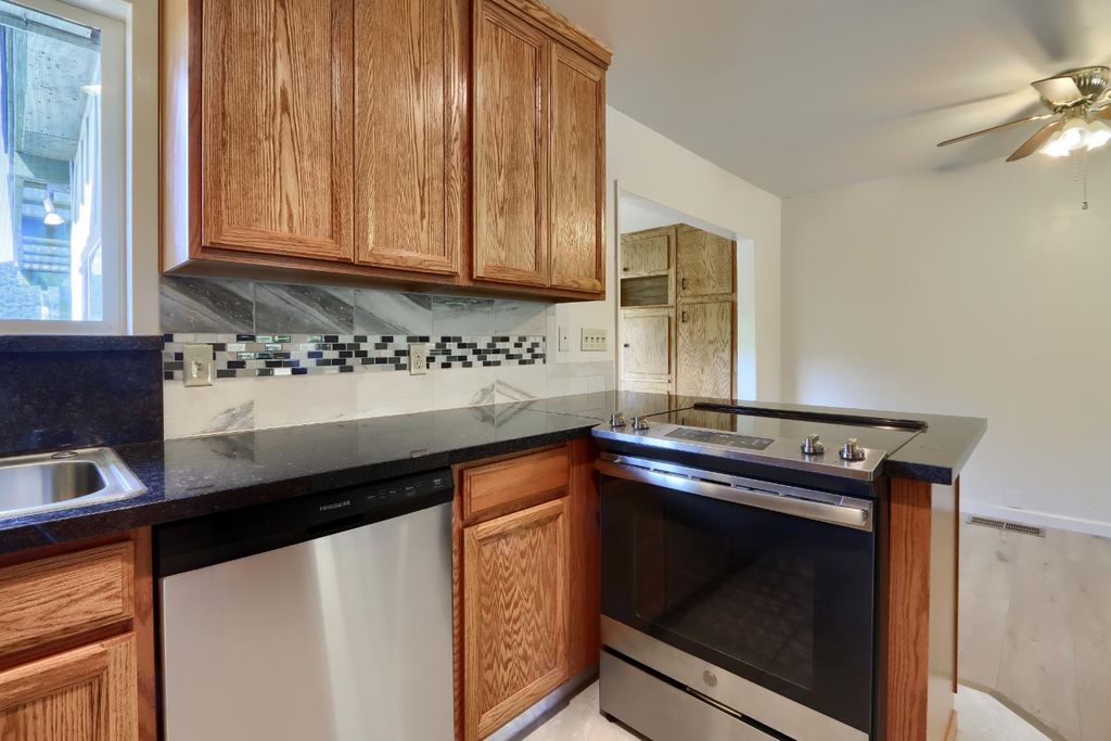 Image 12 of property listing at 5160 Campbell Way, Mariposa, CA 95338