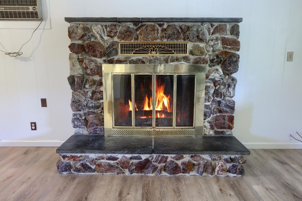 Image 5 of property listing at 5160 Campbell Way, Mariposa, CA 95338