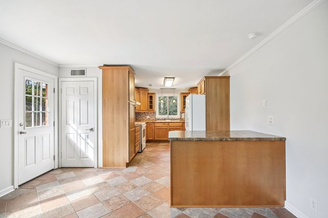 2411 Cloverdale Rd, Nashville, TN 37214