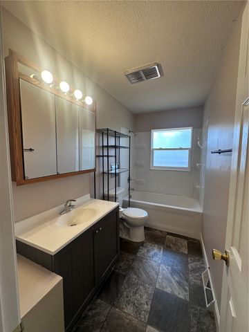 6520 Medford Lane NE, Cedar Rapids, IA 52402