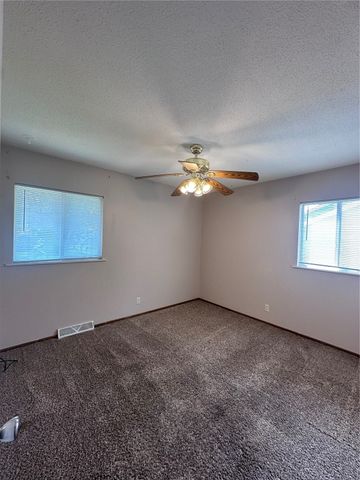 6520 Medford Lane NE, Cedar Rapids, IA 52402