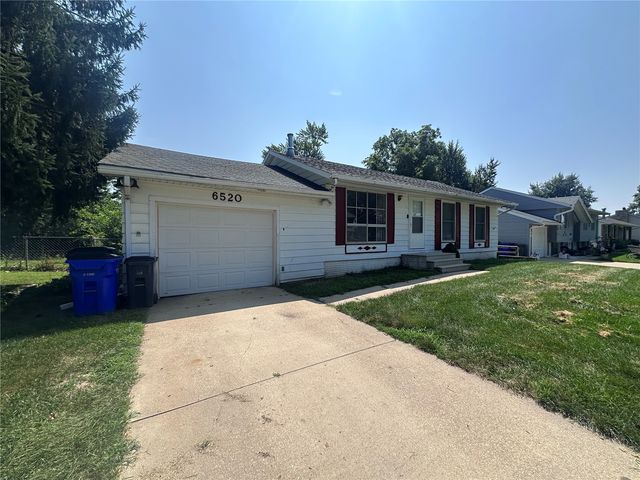 6520 Medford Lane NE, Cedar Rapids, IA 52402