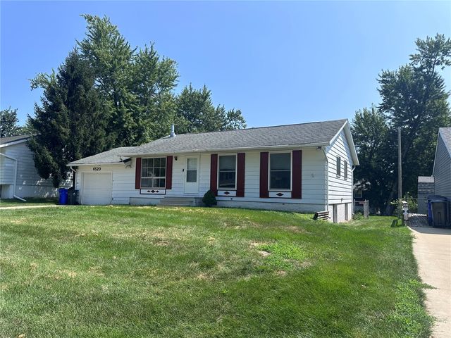 6520 Medford Lane NE, Cedar Rapids, IA 52402