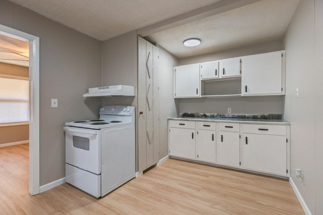 237 N Kansas Ave, Salina, KS 67401