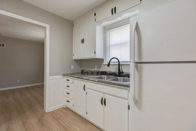 237 N Kansas Ave, Salina, KS 67401