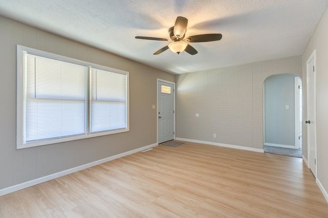 237 N Kansas Ave, Salina, KS 67401