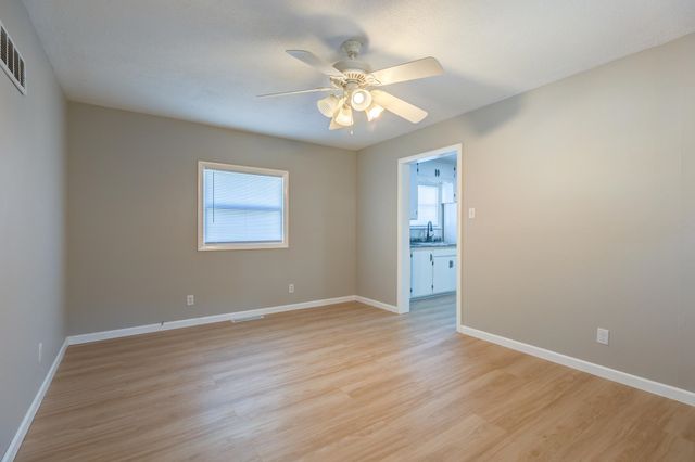 237 N Kansas Ave, Salina, KS 67401