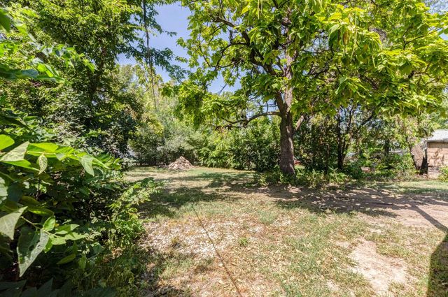 237 N Kansas Ave, Salina, KS 67401