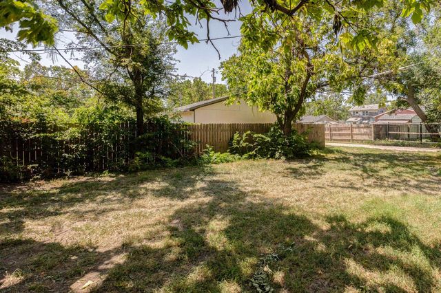 237 N Kansas Ave, Salina, KS 67401