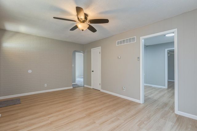 237 N Kansas Ave, Salina, KS 67401