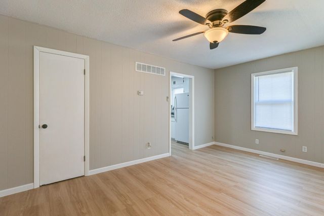 237 N Kansas Ave, Salina, KS 67401