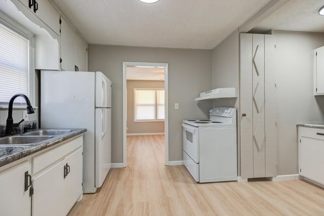 237 N Kansas Ave, Salina, KS 67401