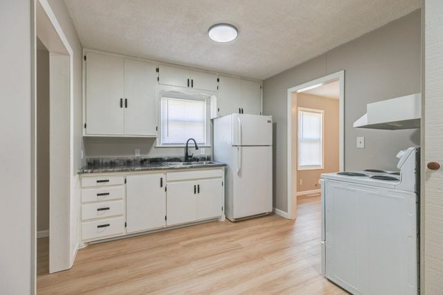 237 N Kansas Ave, Salina, KS 67401