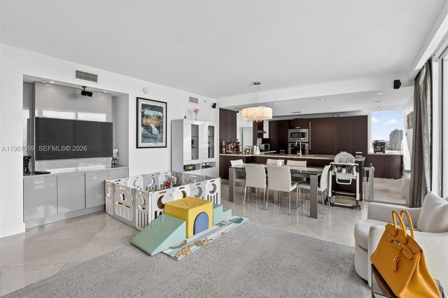 19400 Turnberry Way 1012, Aventura, FL 33180