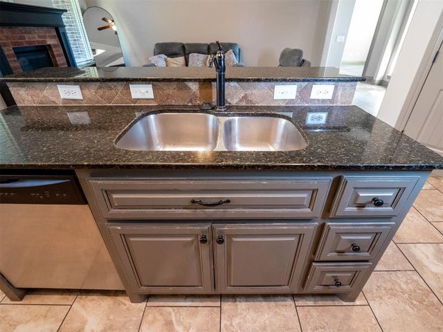 1513 N Savannah Terrace, Mustang, OK 73064