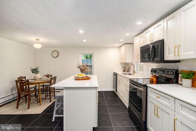 1237 W KING RD, Malvern, PA 19355