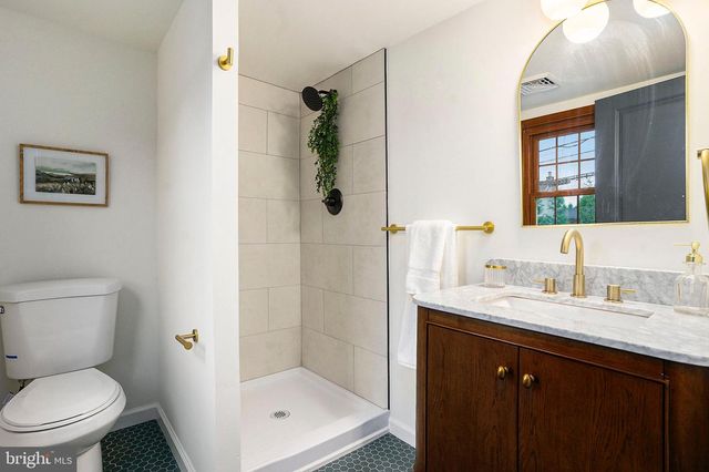 1237 W KING RD, Malvern, PA 19355