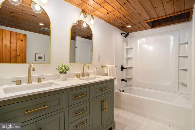 1237 W KING RD, Malvern, PA 19355