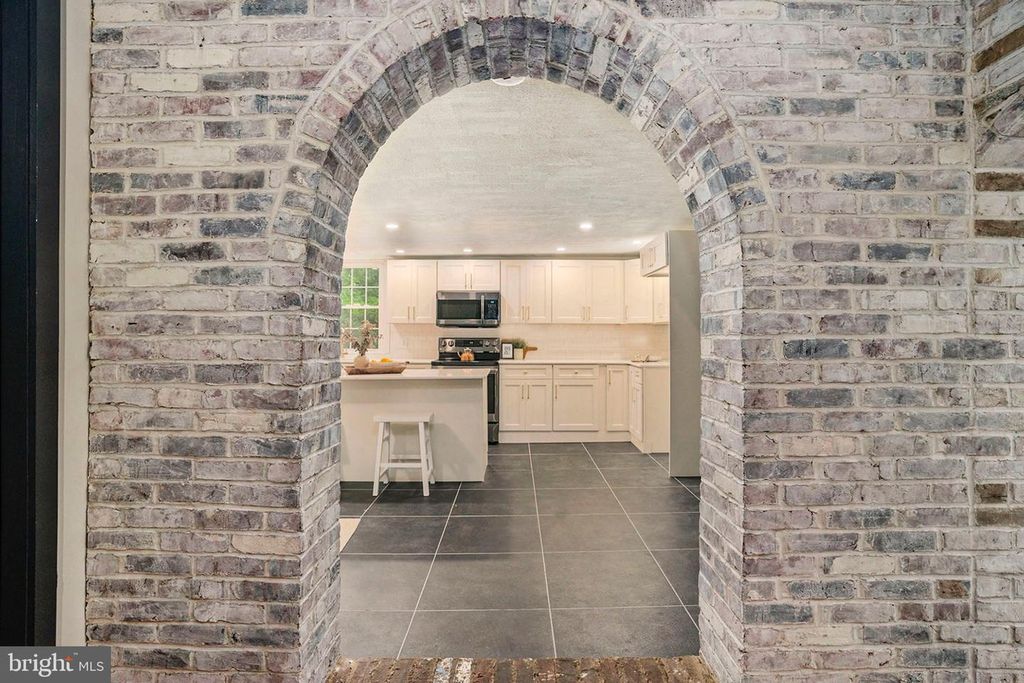 1237 W KING RD, Malvern, PA 19355