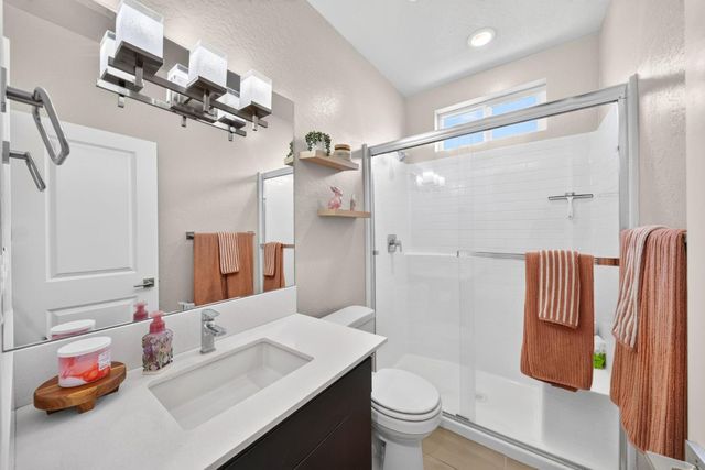 987 Groveland Avenue W, Madera, CA 93636