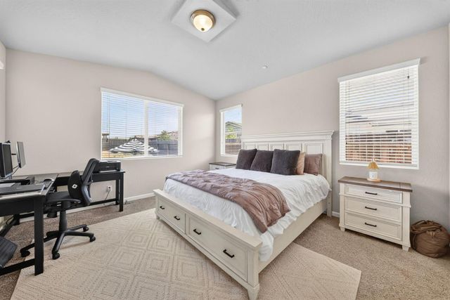 987 Groveland Avenue W, Madera, CA 93636