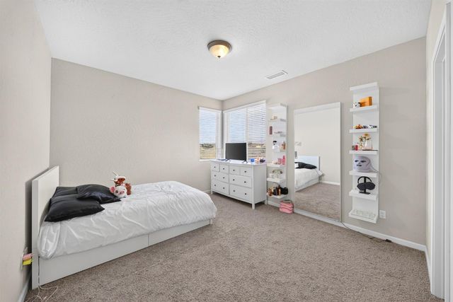 987 Groveland Avenue W, Madera, CA 93636