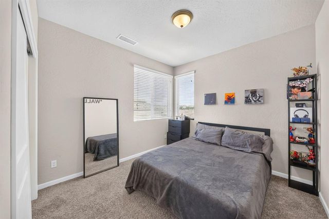 987 Groveland Avenue W, Madera, CA 93636