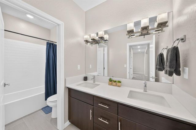 987 Groveland Avenue W, Madera, CA 93636