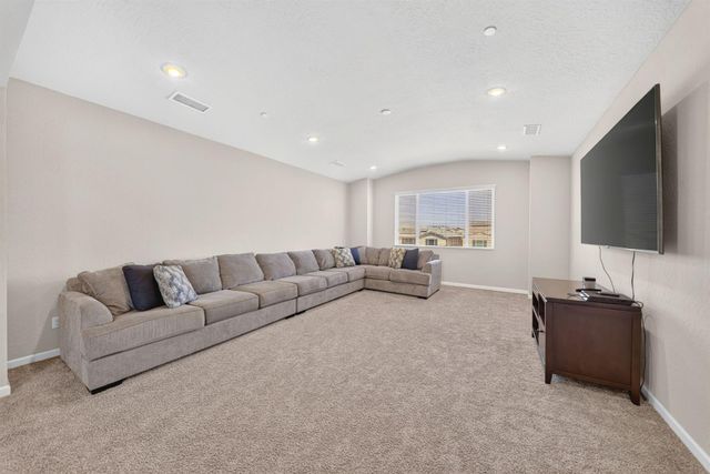 987 Groveland Avenue W, Madera, CA 93636