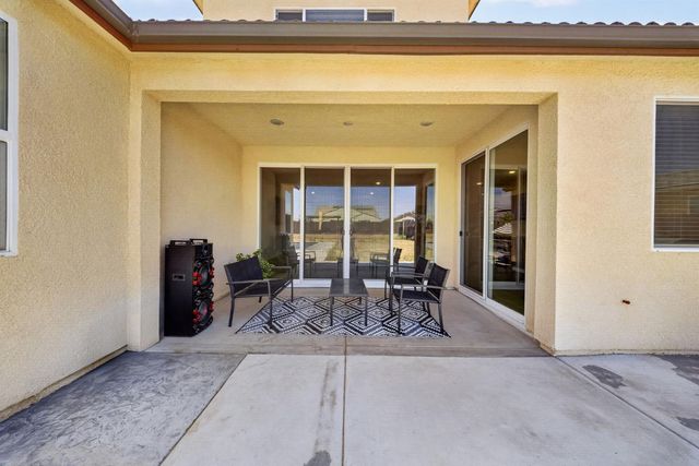 987 Groveland Avenue W, Madera, CA 93636