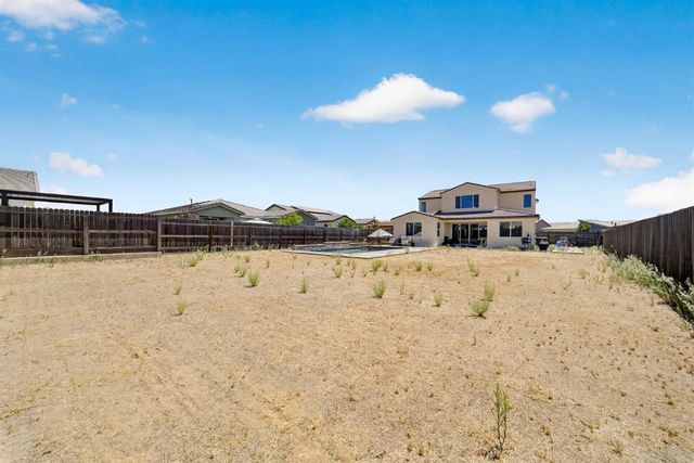 987 Groveland Avenue W, Madera, CA 93636