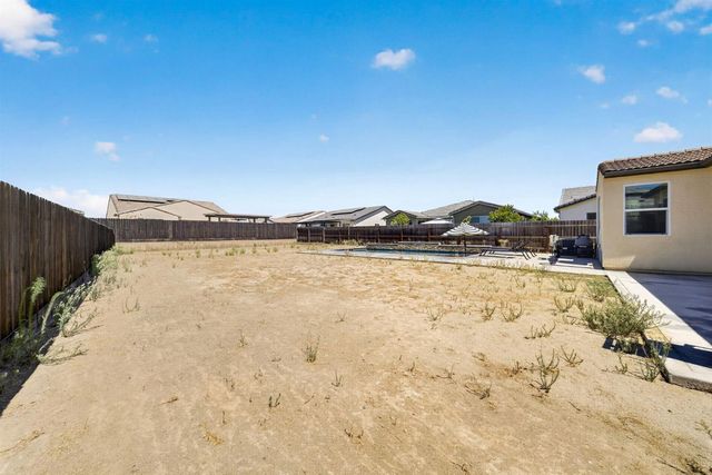 987 Groveland Avenue W, Madera, CA 93636