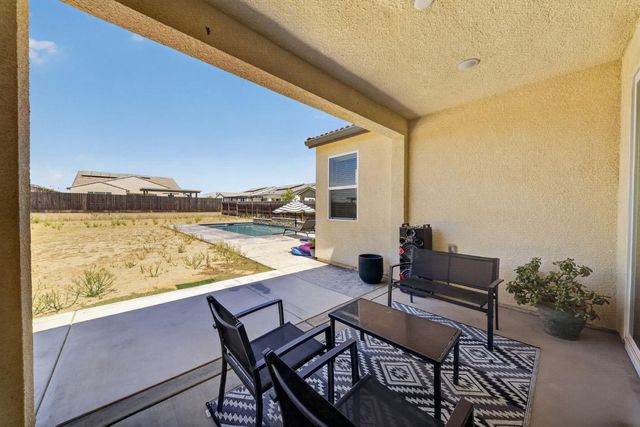 987 Groveland Avenue W, Madera, CA 93636