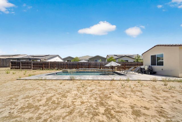987 Groveland Avenue W, Madera, CA 93636