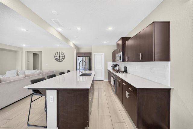 987 Groveland Avenue W, Madera, CA 93636