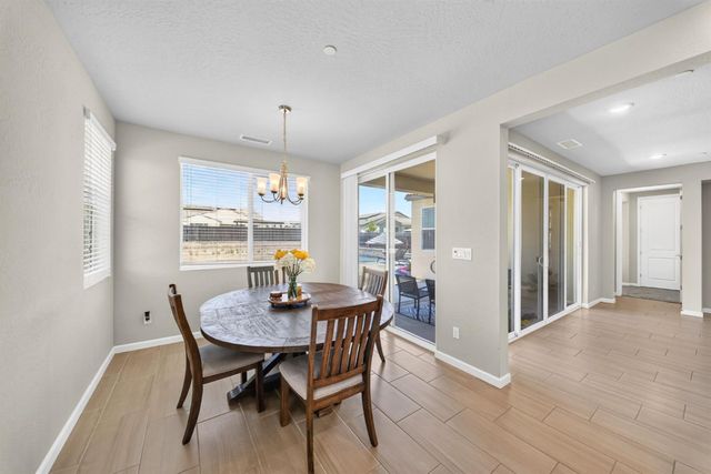 987 Groveland Avenue W, Madera, CA 93636