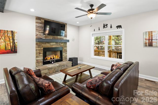 233 Arcadia Falls Way, Black Mountain, NC 28711