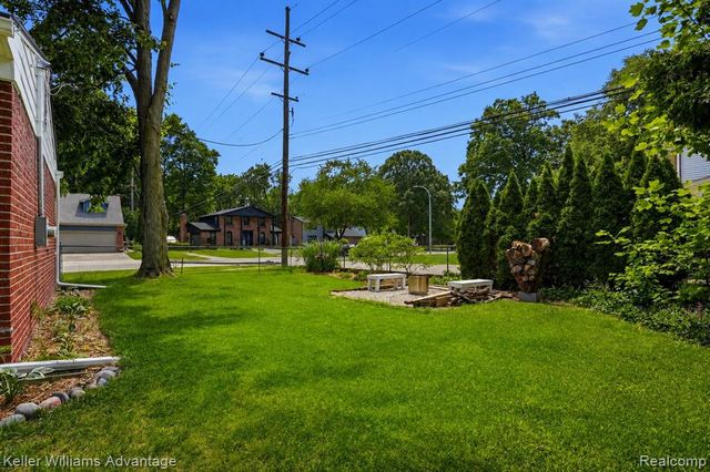 17415 Sunset Street, Livonia, MI 48152