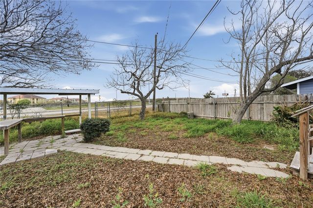 1006 Vernon Dr, Corpus Christi, TX 78407