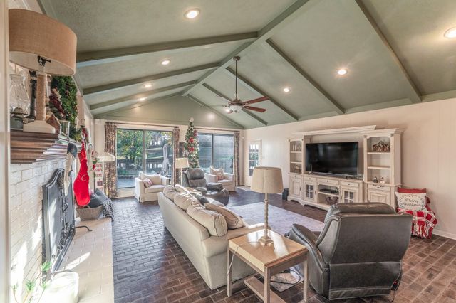 20 Amherst Court, Conroe, TX 77304