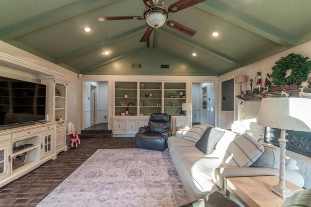 20 Amherst Court, Conroe, TX 77304