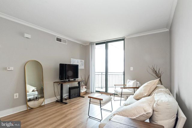 414 Water St Apt 2310, Baltimore, MD 21202