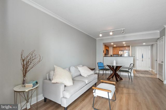 414 Water St Apt 2310, Baltimore, MD 21202