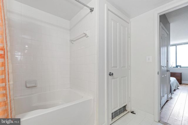 414 Water St Apt 2310, Baltimore, MD 21202