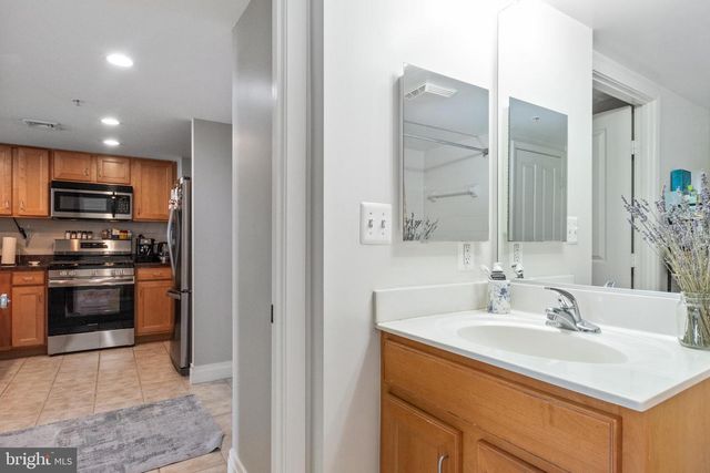 414 Water St Apt 2310, Baltimore, MD 21202